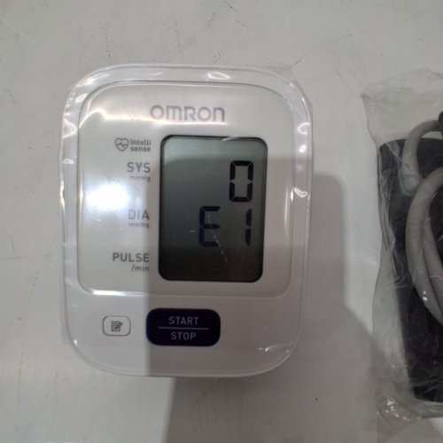 OMRON SERIES 3 UPPER ARM BLOOD PRESSURE MONITOR - WHITE (MODEL: BP7100CAN) image 2
