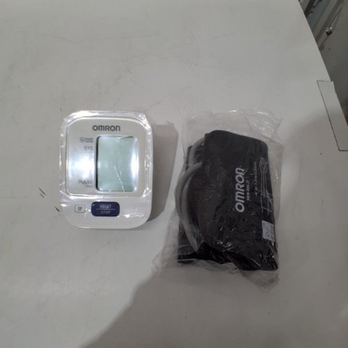 OMRON SERIES 3 UPPER ARM BLOOD PRESSURE MONITOR - WHITE (MODEL: BP7100CAN) image 3