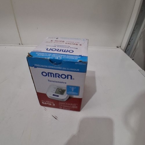 OMRON SERIES 3 UPPER ARM BLOOD PRESSURE MONITOR - WHITE (MODEL: BP7100CAN) image 4