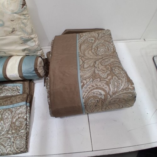 5PC MADISON PARK LIGHTWEIGHT BEDSPREAD W TWO DECORATIVE PILLOWS BROWN, KING (MODEL: MP13-4339) image 5