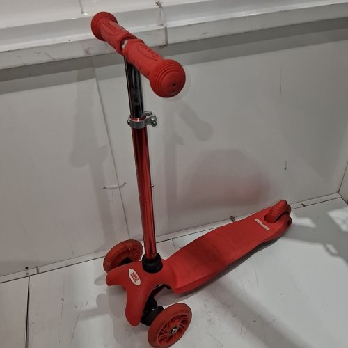 KIDS RUGGED RACERS MINI DELUXE 3 WHEEL KICK SCOOTER LED ADJUSTABLE HEIGHT- 99 LBS MAX CAPACITY - RED - (MODEL: BH19897) image 2