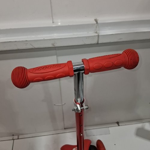 KIDS RUGGED RACERS MINI DELUXE 3 WHEEL KICK SCOOTER LED ADJUSTABLE HEIGHT- 99 LBS MAX CAPACITY - RED - (MODEL: BH19897) image 6