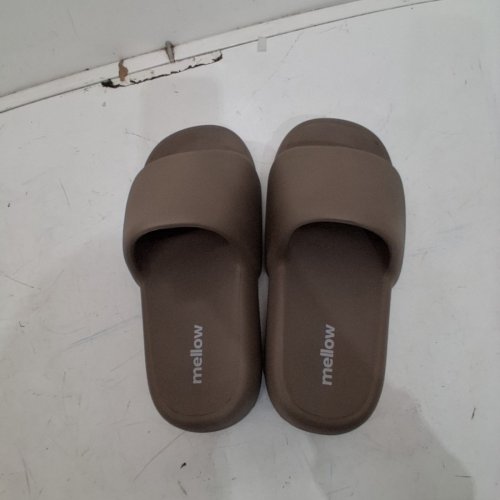 MELLOW SLIDE SANDALS - SIZE 6-7 - TAUPE image 3