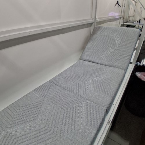 IULULU TRI FOLDING MATTRESS WITH CARRYING CASE - TWIN - GREY/WHITE image 3