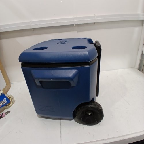 COLEMAN CHILLER COOLER WITH WHEELS - 60QT/57L - DARK BLUE/BLACK (MODEL: 2231508) image 4