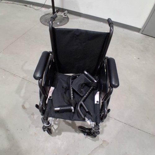 MEDLINE STRONG AND STURDY WHEELCHAIR WITH SWING AWAY LEG RESTS AND 16'' SEAT (MODEL:K1166N22S) image 3