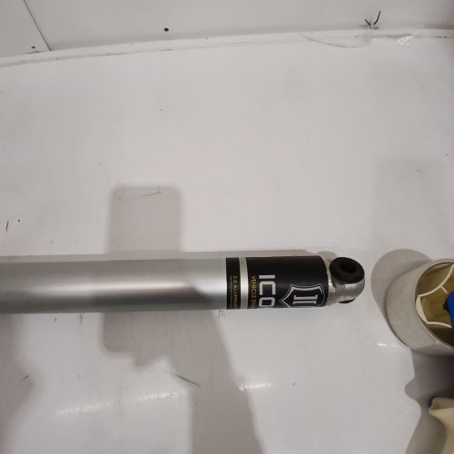 ICON 2.0 ALUMINUM SERIES AUTOMOTIVE SHOCK ABSORBER - FOR 1999-2016 FORD SUPER DUTY 4WD - SILVER AND BLACK (MODEL:36508) image 4