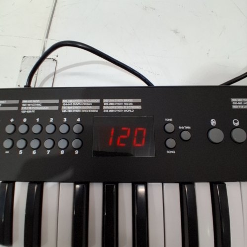 ALESIS MELODY32 DIGITAL ELECTRIC KEYBOARD PIANO/MIDI CONTROLLER - BATTERY OR USB-POWERED - BLACK (MODEL: MELODY 32) image 2