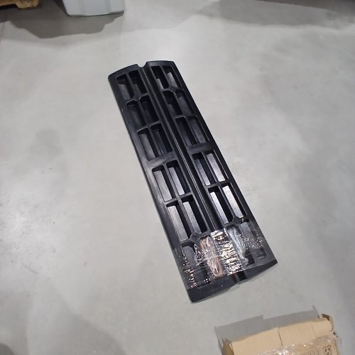 PYLE HEAVY DUTY RUBBER CAR DRIVEWAY CURB RAMP ALSO FOR LOADING DOCK, GARAGE, SIDEWALK, TRUCK, SCOOTER, BIKE, MOTORCYCLE, WHEELCHAIR MOBILITY & OTHER VEHICLE - 4FT X 16" - 10,000LBS MAX - BLACK (MODEL:PCRMP2SY) image 3