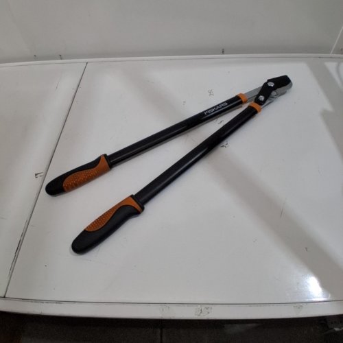 FISKARS POWER-LEVER BYPASS LOPPER FOR TREE AND SHRUB BRANCHES - 28" - BLACK/ORANGE (MODEL: 9138) image 2