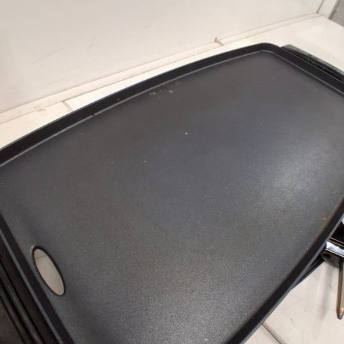 BLACK + DECKER FAMILY SIZE ELECTRIC GRIDDLE WITH REMOVABLE TRAY - 10'' X 18" - BLACK (MODEL: GD1810BC) image 4