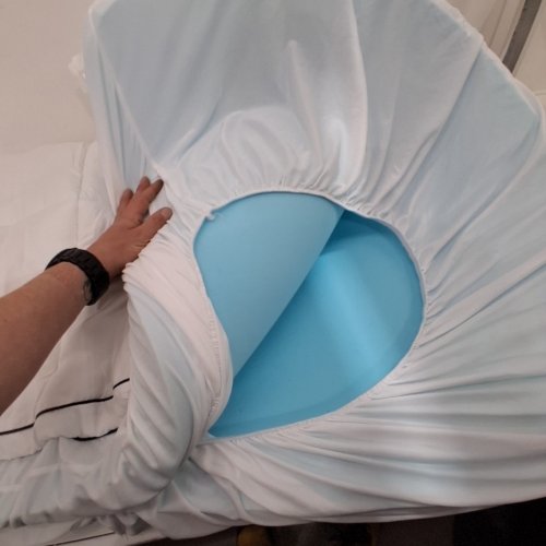 PAYHUIN DUAL LAYER 4" TOTAL MEMORY FOAM MATTRESS TOPPER - FULL SIZE - WHITE/BLUE (MODEL: image 4