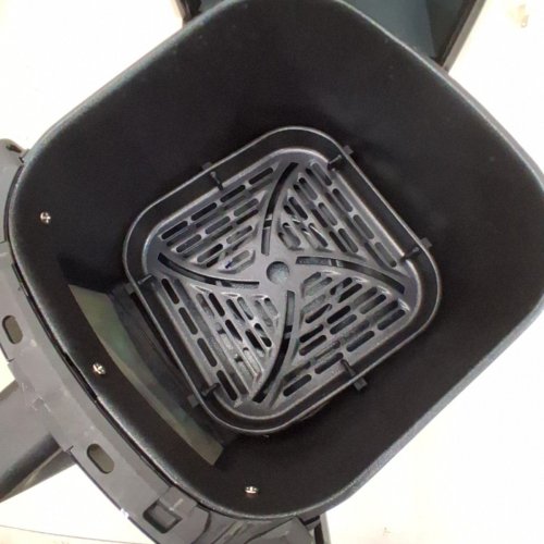 SWEETCRISPY TOUCH CONTROL AIR FRYER - 6 QT - OFF-WHITE AND BLACK (MODEL: KZ-D6QT-BG) image 5