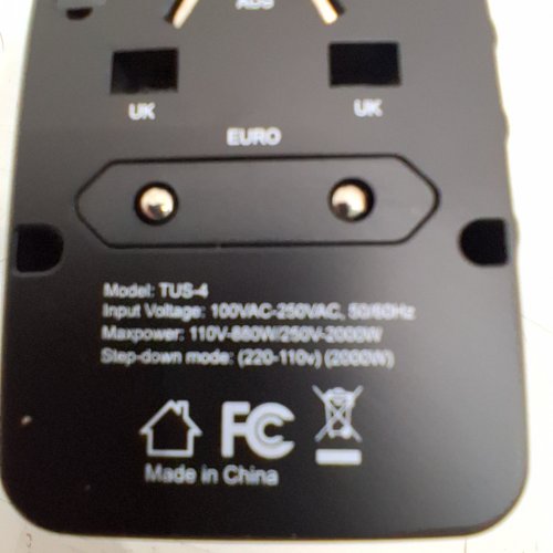 VINTAR UNIVERSAL TRAVEL ADAPTER WITH VOLTAGE CONVERTER - 100-250VAC INPUT; 110 V-880W / 250 V-2000W MAX; 220 V-110 V 2000W STEP-DOWN; USB TOTAL 3.4A MAX - BLACK (MODEL: TUS-4) image 2