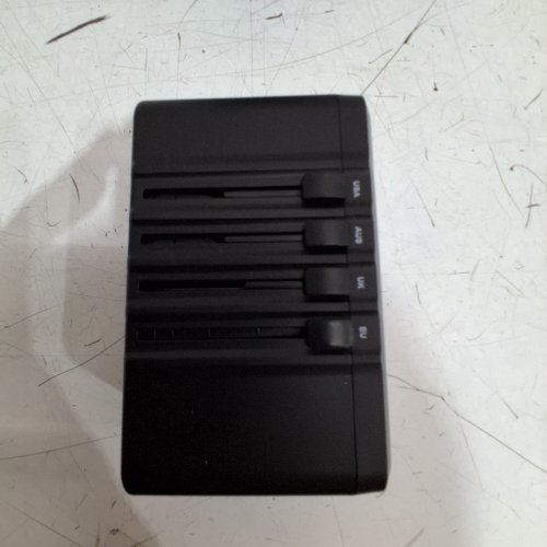 VINTAR UNIVERSAL TRAVEL ADAPTER WITH VOLTAGE CONVERTER - 100-250VAC INPUT; 110 V-880W / 250 V-2000W MAX; 220 V-110 V 2000W STEP-DOWN; USB TOTAL 3.4A MAX - BLACK (MODEL: TUS-4) image 4
