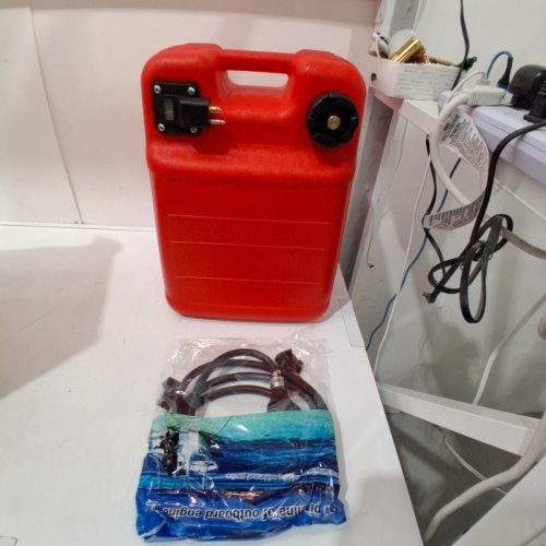 PUMUHO PORTABLE OUTBOARD BOAT FUEL TANK WITH 3/8" GAS HOSE PUMP - FOR YAMAHA MERCURY MARINE BOAT ENGINES - 6GAL - RED/BLACK ( image 2