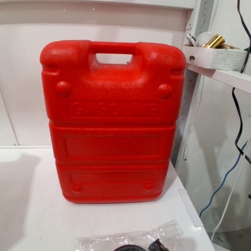 PUMUHO PORTABLE OUTBOARD BOAT FUEL TANK WITH 3/8" GAS HOSE PUMP - FOR YAMAHA MERCURY MARINE BOAT ENGINES - 6GAL - RED/BLACK ( image 3