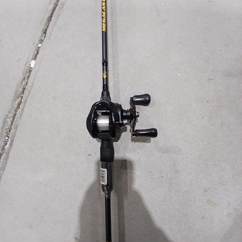 BPS MEGACAST BAITCASTER AND FISHING ROD COMBO - RIGHT HAND - 6:6:1 RATIO 7FT MEDIUM-HEAVY - BLACK (MODEL: MGTC1070MHT) image 3