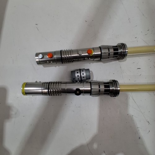 MASTER REPLICAS STAR WARS DARTH MAUL FORCE FX DOUBLE BLADED LIGHTSABER - SILVER/RED image 5