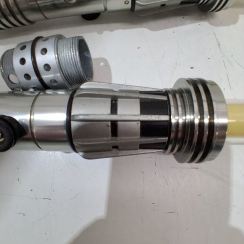 MASTER REPLICAS STAR WARS DARTH MAUL FORCE FX DOUBLE BLADED LIGHTSABER - SILVER/RED image 6