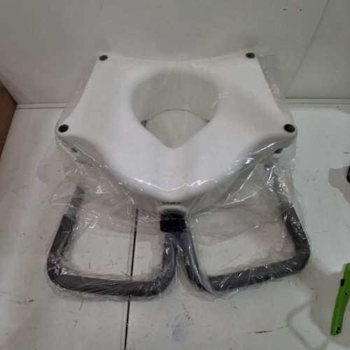 CAREX E-Z LOCK RAISED TOILET SEAT WITH REMOVABLE/ ADJUSTABLE HANDLES - 4.5" RISE - 15 1/2 - WHITE (MODEL: FGB318C1) image 2