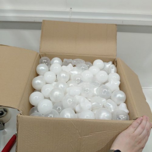 200PK ROUND AND STAR SHAPED BALL PIT BALLS - WHITE/CLEAR image 3