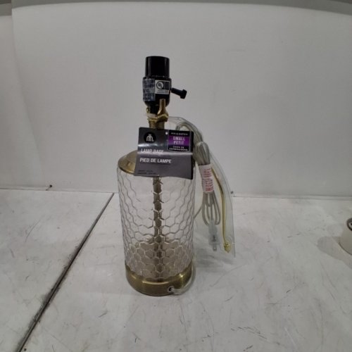 HOMETRENDS TABLE LAMP - 13" - BRASS image 3