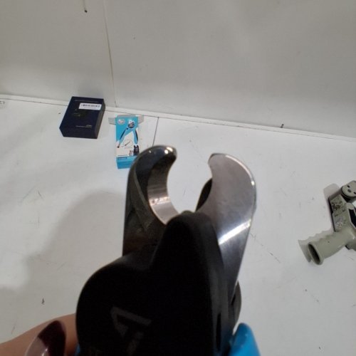 ITOLEEVE PROFESSIONAL DUALSAFE PET NAIL TRIMMER WITH LED LIGHT - BLUE image 4