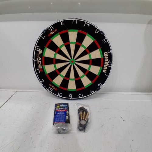 WINMAU SIXTH GEN BLADE 6 PROFESSIONAL BRISTLE DARTBOARD WITH ANGLED WIRE - BLACK/GREEN/RED (MODEL: 3033) image 2