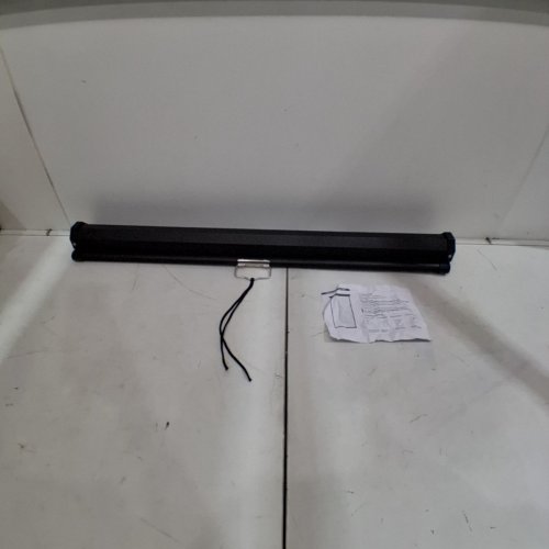 RETRACTABLE PULL DOWN WHITE SCREEN - 30.5" X 72" - WHITE/BLACK image 3