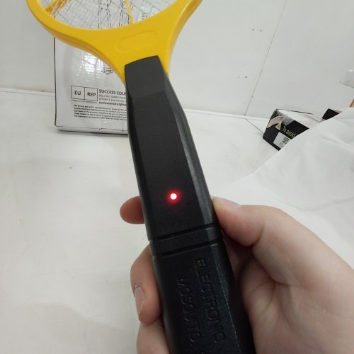 2PK ELECTRIC BATTERY OPERATED FLY SWATTER - YELLOW/BLACK image 2