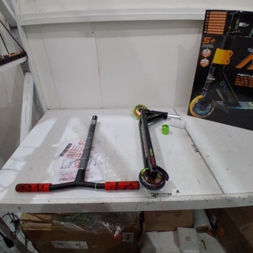 MADD GEAR PRO STUNT SCOOTER OBSIDIAN - BLACK/ GREEN /RED (MODEL: MG2 VENUM ) image 4