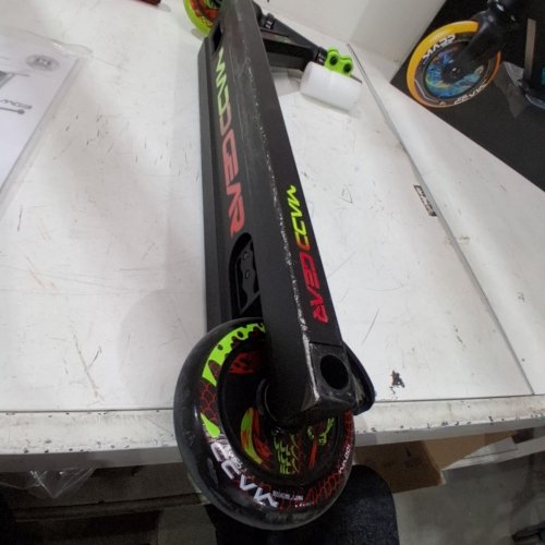 MADD GEAR PRO STUNT SCOOTER OBSIDIAN - BLACK/ GREEN /RED (MODEL: MG2 VENUM ) image 5