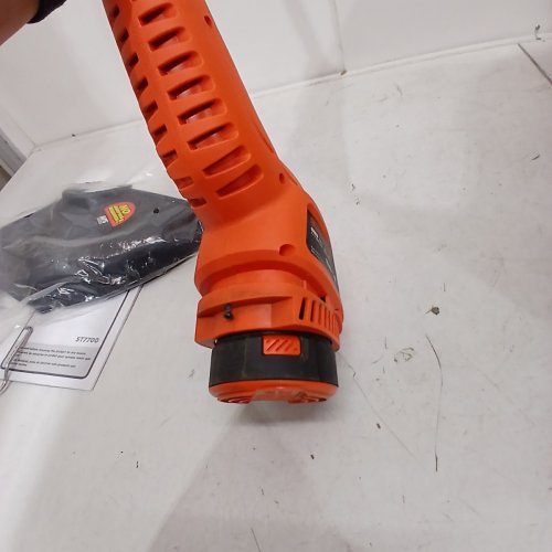 BLACK + DECKER 2-IN-1 CORDED STRING TRIMMER AND EDGER KIT- 13" CUT SWATH - ORANGE/BLACK (MODEL: ST7700) image 4