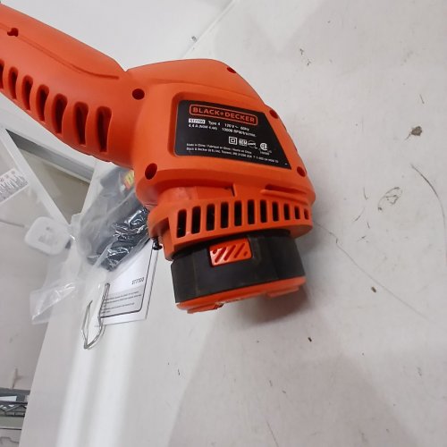 BLACK + DECKER 2-IN-1 CORDED STRING TRIMMER AND EDGER KIT- 13" CUT SWATH - ORANGE/BLACK (MODEL: ST7700) image 5