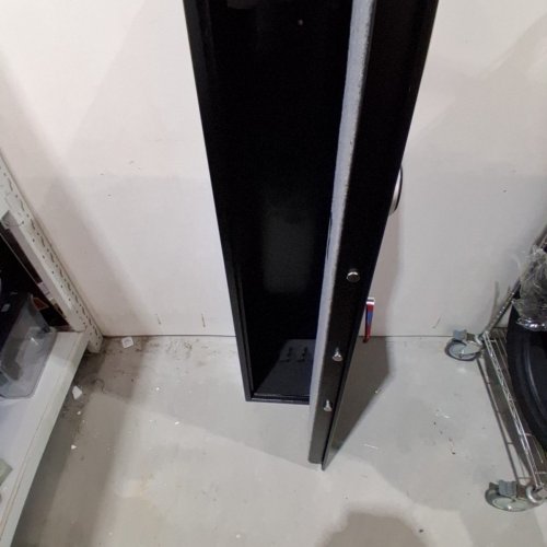 LANGGER V RIFLE SECURITY CABINET WITH IMPROVED QUICK ACCESS FOR 5-6 WEAPONS. ADJUSTABLE SHELF & INNER LOCKED COMPARTMENT - 57" X 14" - BLACK (MODEL: QHRS001A) image 7