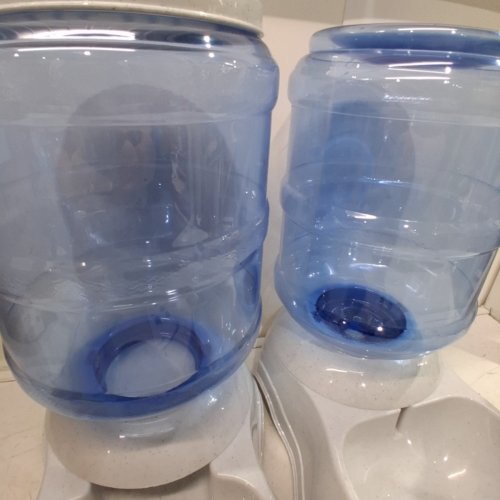 2PK AMAZON BASICS LARGE GRAVITY PET FOOD FEEDER AND WATER DISPENSER BUNDLE -13.5L FOOD, 11.3L WATER - GREY image 4