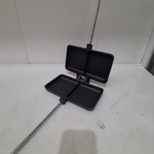 COGHLAN'S CAST IRON CAMPFIRE COOKER - BLACK image 3