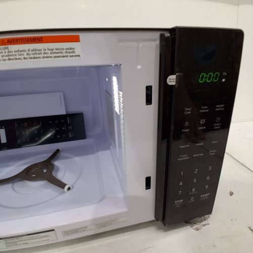 BLACK+DECKER COUNTERTOP MICROWAVE OVEN - 1.1 CU. FT/900W - BLACK (MODEL: EM9P04P11/CA) image 3