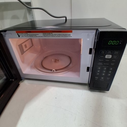 DANBY COUNTERTOP MICROWAVE - 700W - 0.7CU.FT - BLACK (MODEL: DBMW0721BBB) image 4