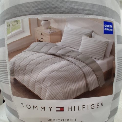 3PC TOMMY HILFIGER COMFORTER SET - QUEEN - GREY - (MODEL: 1976201) image 2