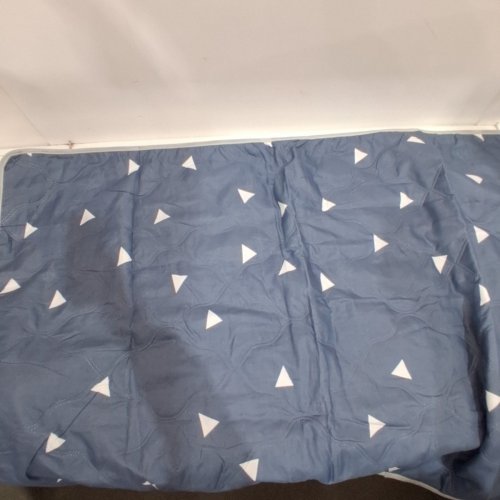 LIGHTWEIGHT GEOMETRIC QUILTED COOLING BLANKET, SUMMER COMFORTER - 58" X 38"- BLUE/WHITE image 2