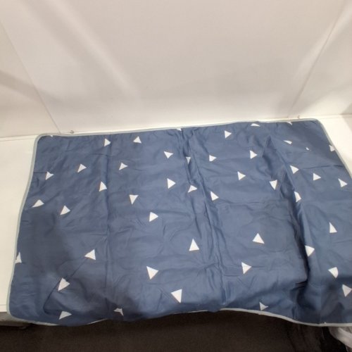 LIGHTWEIGHT GEOMETRIC QUILTED COOLING BLANKET, SUMMER COMFORTER - 58" X 38"- BLUE/WHITE image 3