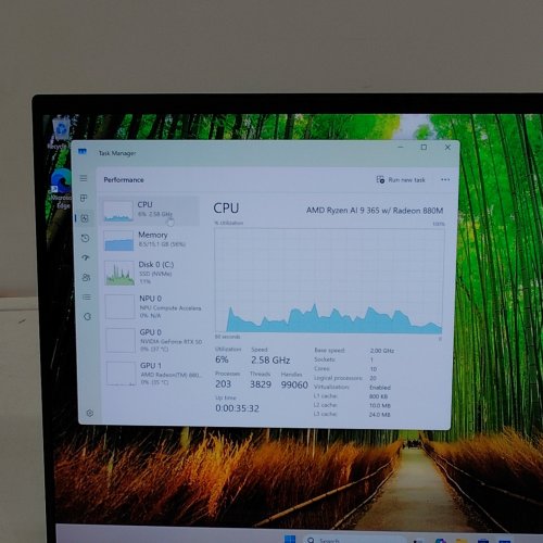 RAZER BLADE 14 (2025) GAMING LAPTOP - 14" OLED 3K | AMD RYZEN AI 9 365 | 16GB RAM | 1TB SSD | NVIDIA RTX 5060 | WINDOWS 11 HOME - BLACK - (MODEL: ‎RZ09-05305ES3) image 4