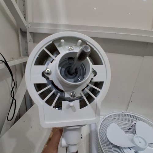 BLACK+DECKER STAND FAN WITH REMOTE - 16" - WHITE (MODEL: BFSR16W) image 4