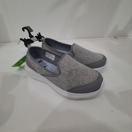 WOMEN'S ATHLETIC WORKS WIDE FIT SLIP-ON ATHLETIC SHOES WITH MEMORY FOAM - 7W - GREY/WHITE (STYLE: 26VIVAWWY24) image 3