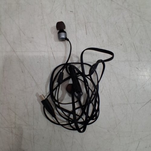 JBL TUNE 310C WIRED HEADPHONES WITH FLAT CABLE AND 3 BUTTON REMOTE AND MICROPHONE - USB-C - BLACK image 2