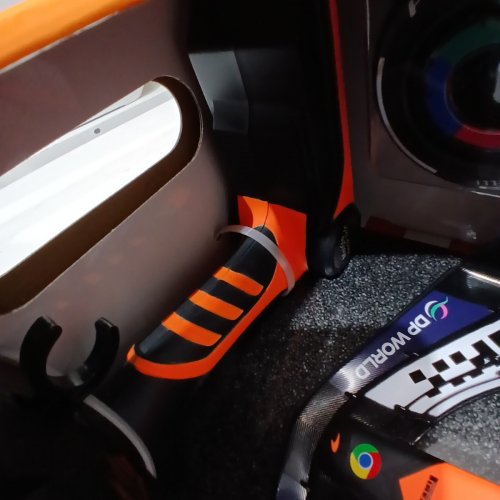 MAISTO TECH FORMULA 1 ONE LANDO NORRIS MACLAREN RC CAR - 1:10 SCALE - BLACK/ORANGE (MODEL: 1739888) image 3