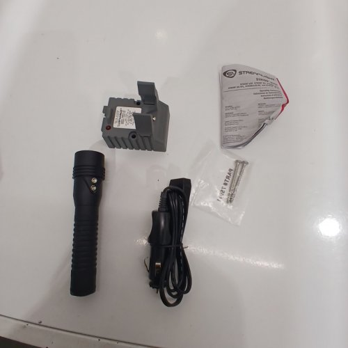 STREAMLIGHT STRION LED HL RECHARGEABLE FLASHLIGHT WITH CHARGER - 615 LM - BLACK (MODEL: HL-74754) image 3