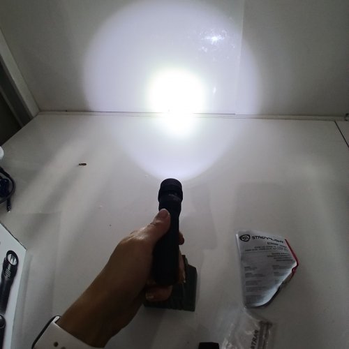 STREAMLIGHT STRION LED HL RECHARGEABLE FLASHLIGHT WITH CHARGER - 615 LM - BLACK (MODEL: HL-74754) image 4